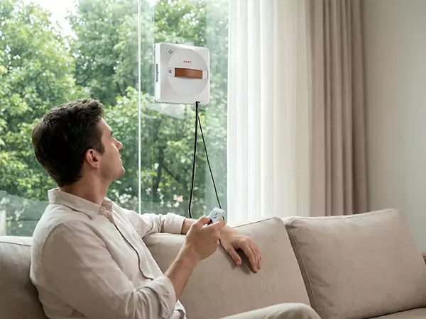 Free your hands and unlock a new posture for high-altitude cleaning